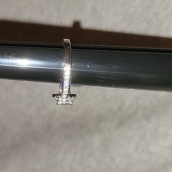 Halo Ring - Picture 7 of 11